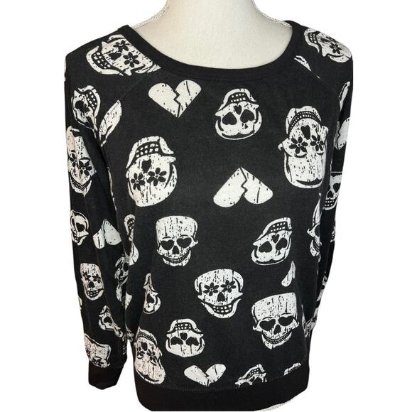 Feathers Black skull & White sweatshirt Heart Pattern sugar skull Halloween - Picture 2 of 6